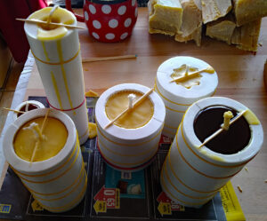 Kerzenproduktion aus reinem Bienenwachs